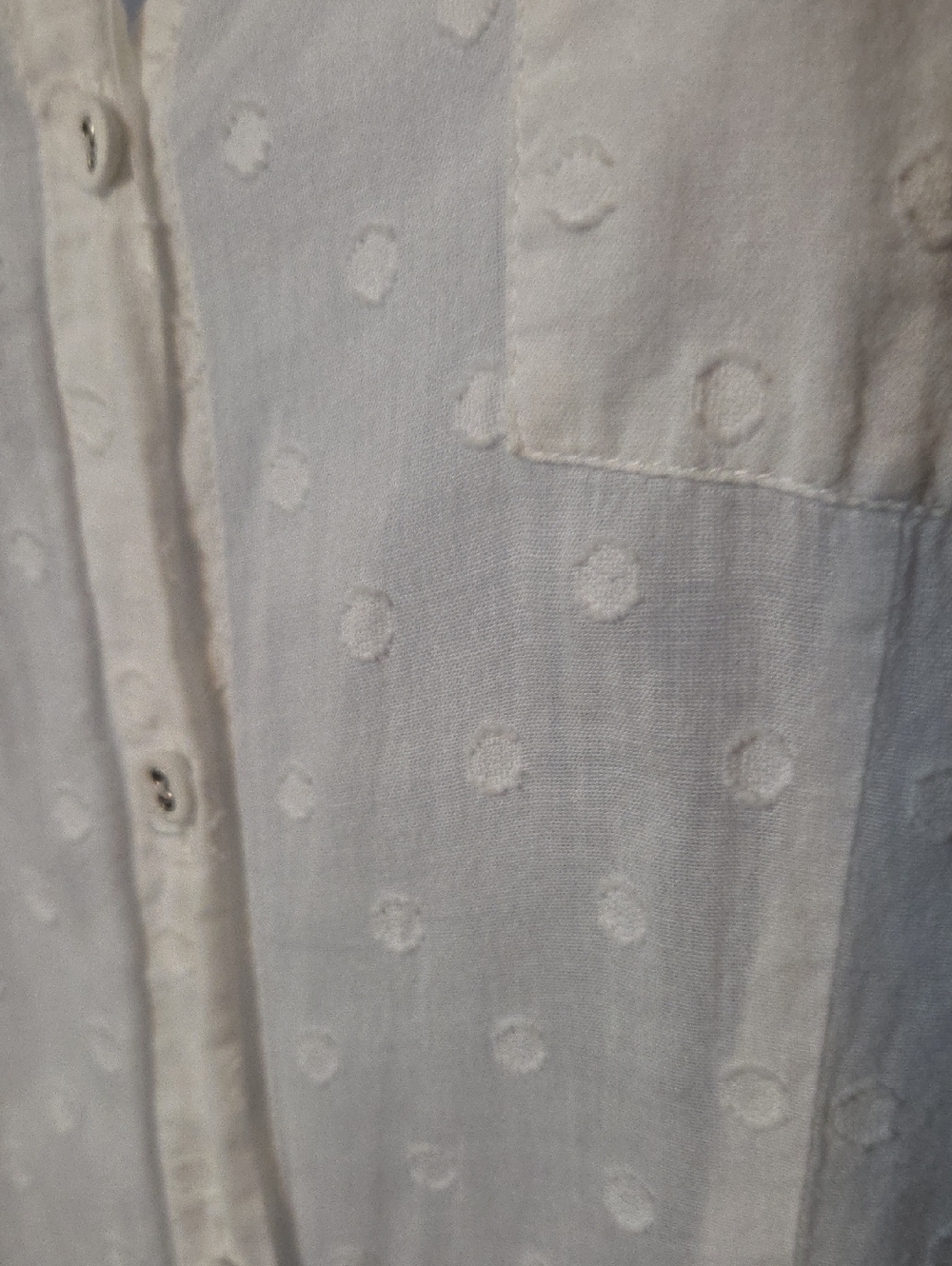 Alexandra Bartlett White Dot-Embossed Short Sleeve Button Up Top - Picture 6 of 7